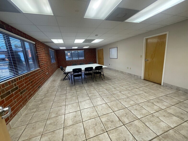 11128 Business Ln, Charlotte, NC à louer - Photo intérieure - Image 2 de 12
