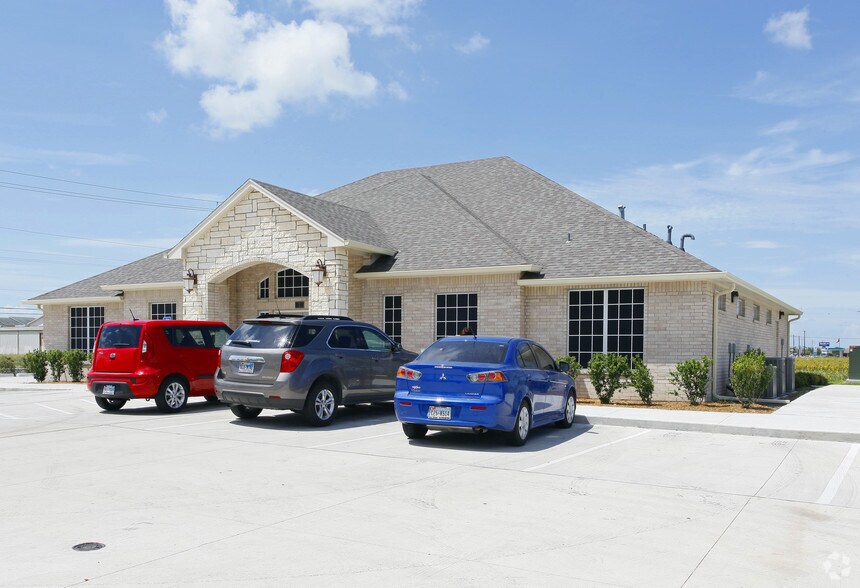 7326 S Staples St, Corpus Christi, TX à vendre - Photo du bâtiment - Image 2 de 8