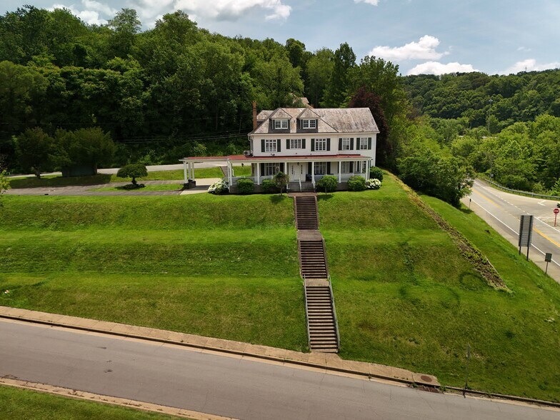 12 Lotus Ave, Chester, WV à vendre - Photo du bâtiment - Image 2 de 38