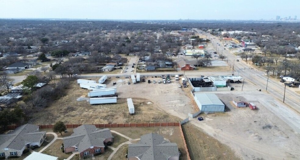 4612 E Berry St, Fort Worth, TX à vendre - Photo du bâtiment - Image 3 de 4