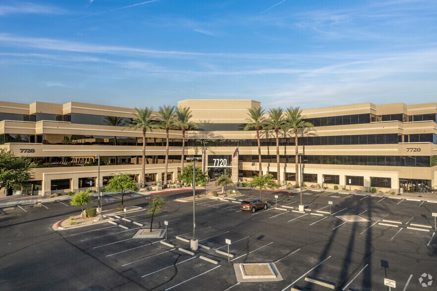 7720 N 16th St, Phoenix, AZ à vendre - Photo du bâtiment - Image 3 de 8