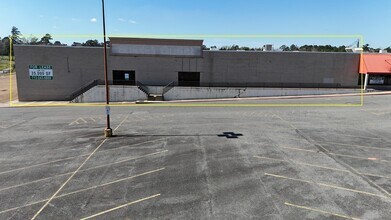 1005-1027 N Pine St, Deridder, LA for lease Interior Photo- Image 1 of 2