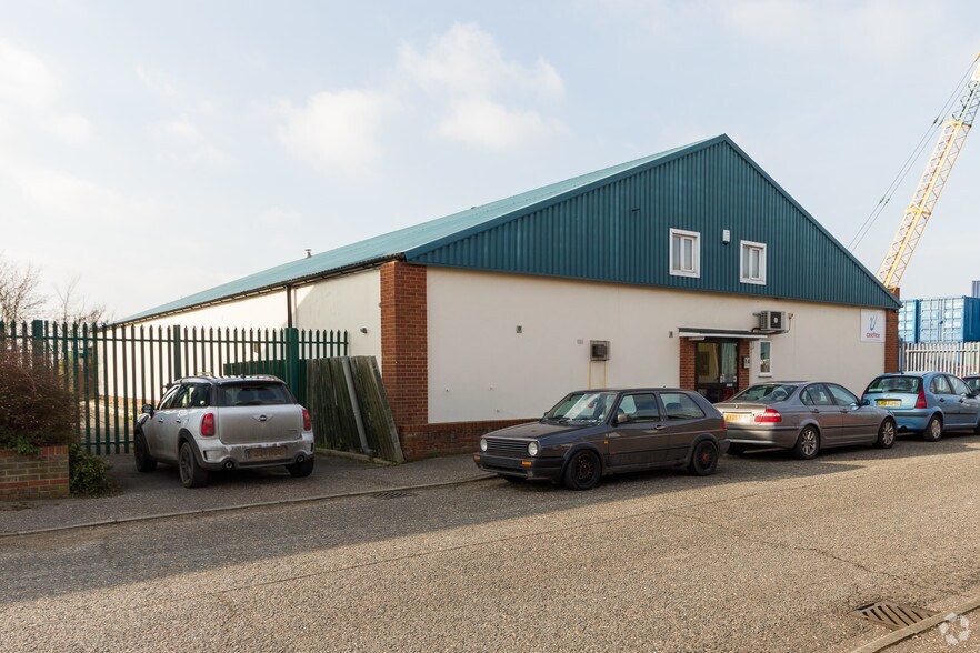 14-14A Springfield Rd, Burnham On Crouch à vendre - Photo du bâtiment - Image 2 de 3