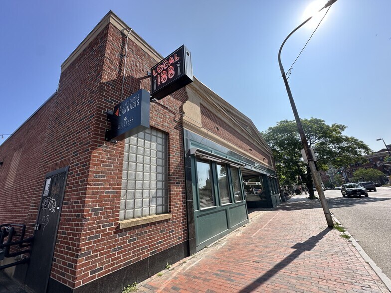 685 Congress St, Portland, ME à louer - Photo du bâtiment - Image 3 de 11