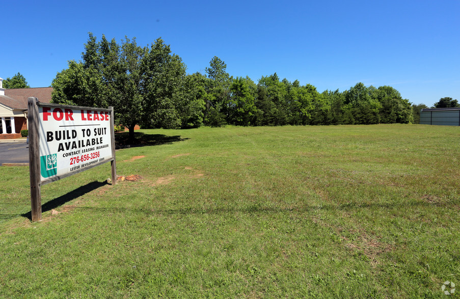 300 W Commonwealth Blvd, Martinsville, VA for sale - Building Photo - Image 2 of 5