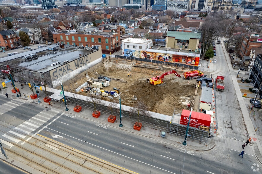 315 Spadina Ave, Toronto, ON for lease - Primary Photo - Image 1 of 2