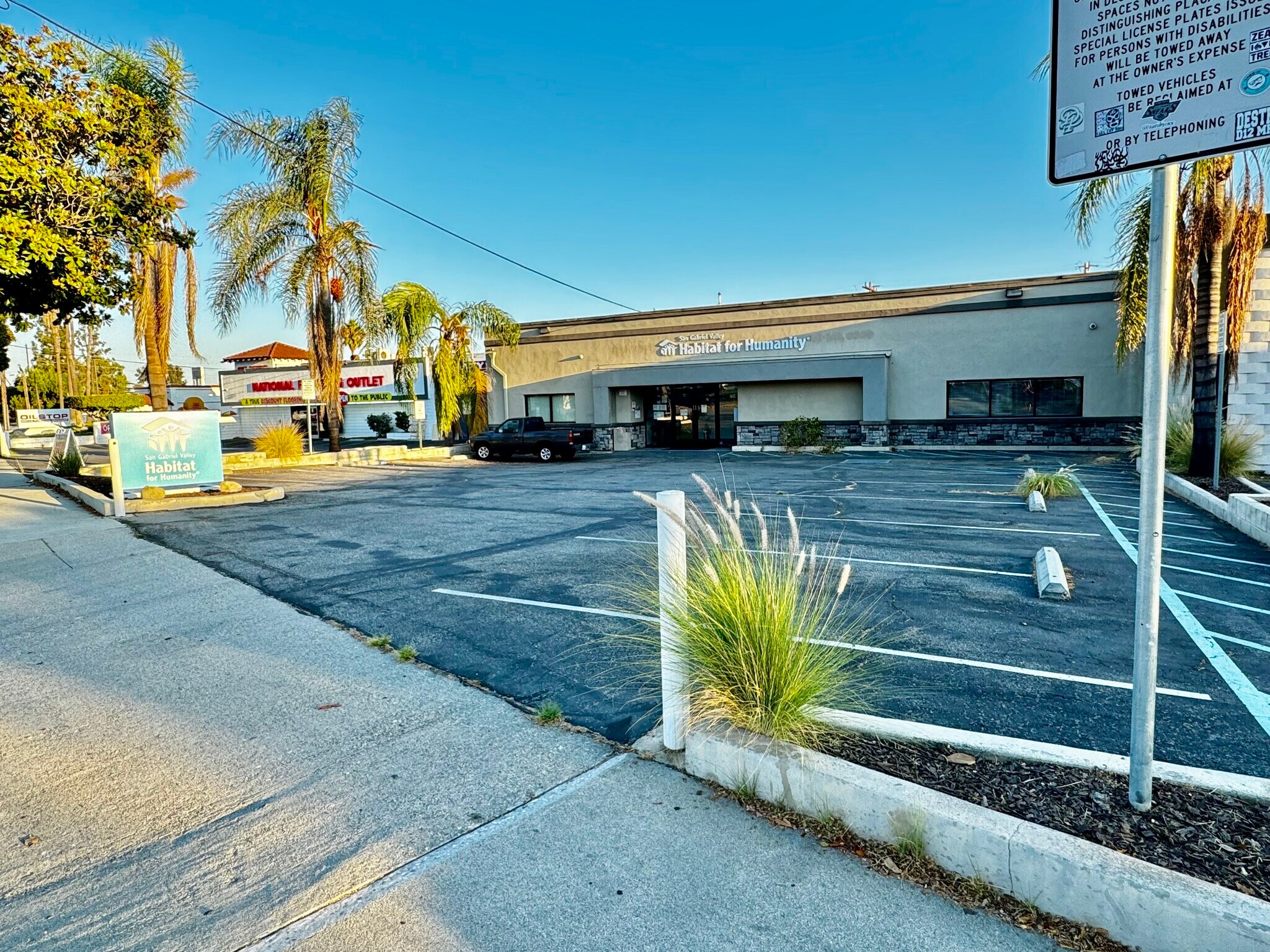 724 E Huntington Dr, Monrovia, CA à vendre Photo principale- Image 1 de 1