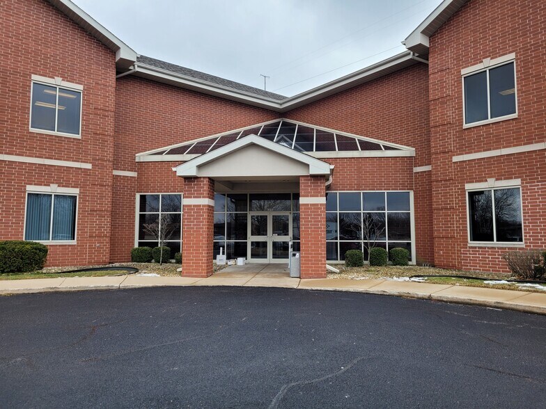 8840 Calumet Ave, Munster, IN à louer - Photo du bâtiment - Image 3 de 19