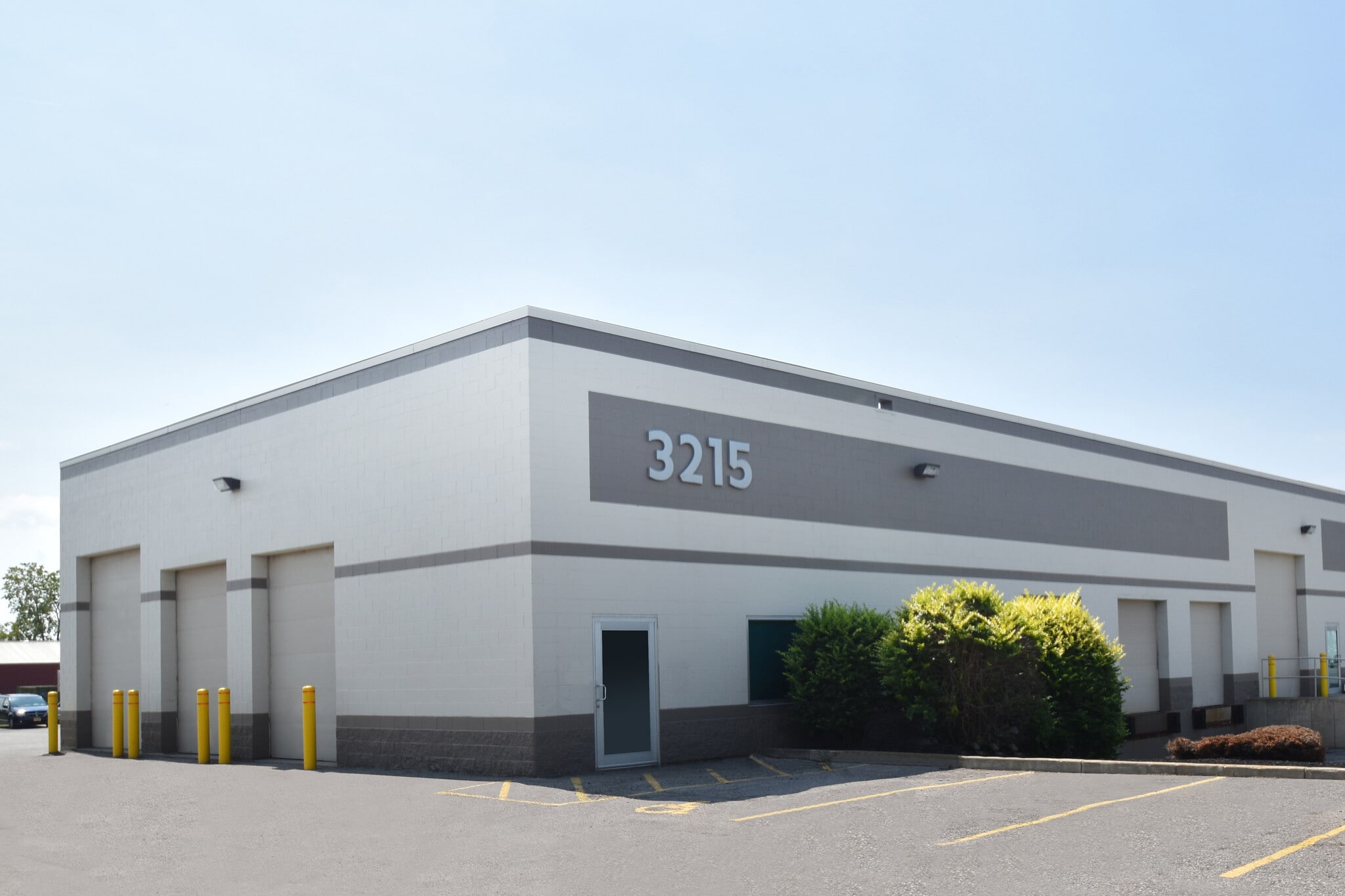 3215 Broadway St, Cheektowaga, NY à louer Photo du bâtiment- Image 1 de 4