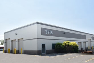 3215 Broadway St, Cheektowaga, NY à louer Photo du bâtiment- Image 1 de 4