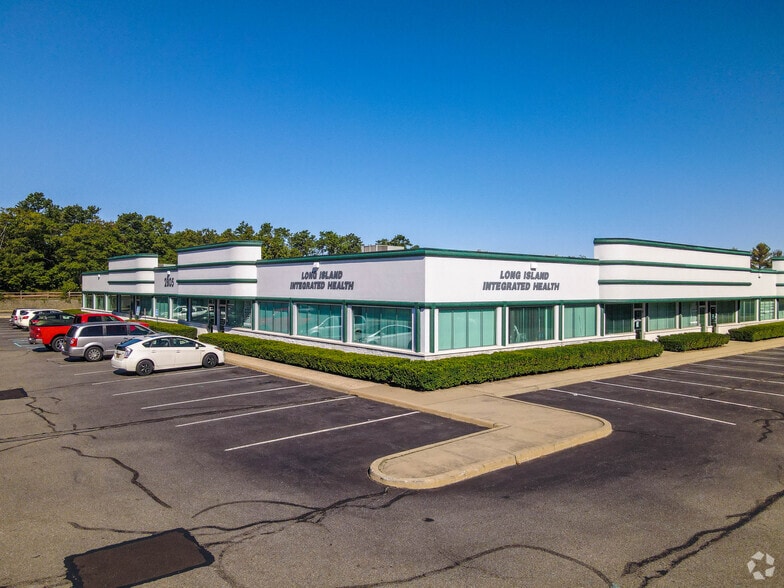 2805 Veterans Memorial Hwy, Ronkonkoma, NY for lease - Building Photo - Image 3 of 12