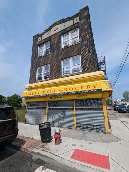 113 Martin Luther King Jr Dr, Jersey City, NJ à louer - Photo principale - Image 1 de 6
