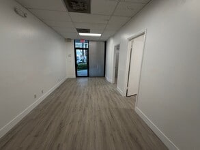 4700 N Dixie Hwy, Oakland Park, FL à louer Photo intérieure- Image 2 de 13