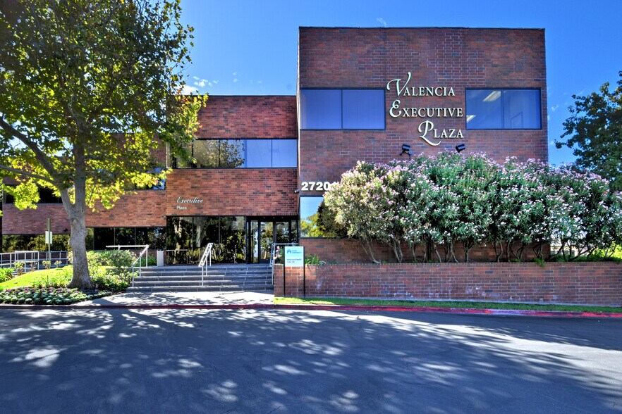 27201 Tourney Rd, Valencia, CA à louer - Photo du bâtiment - Image 3 de 7