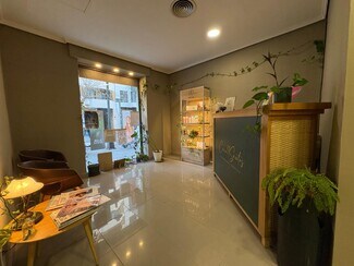 Plus de détails pour Multi-résidentiel à vendre