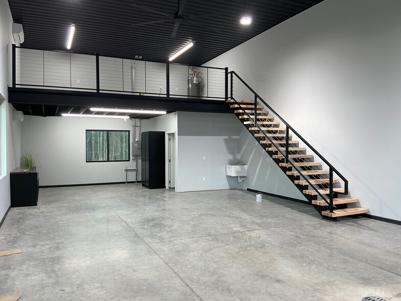 5698 Hudson Dr, Hudson, OH for sale - Interior Photo - Image 2 of 10