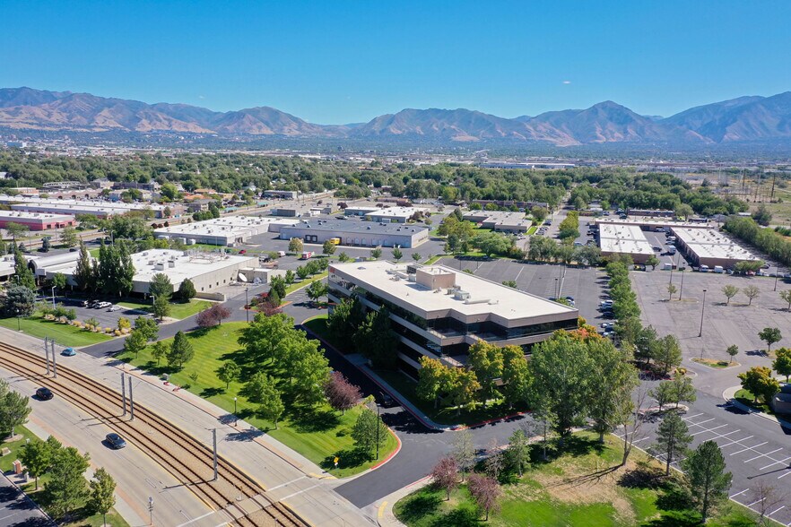 2835 Decker Lake Dr, Salt Lake City, UT à louer - Aérien - Image 2 de 13