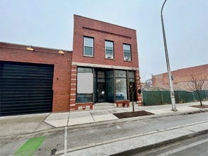 2117 W Grand Ave, Chicago, IL à louer Photo intérieure- Image 1 de 12