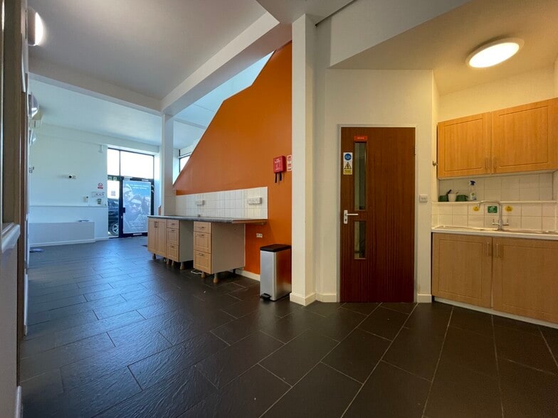 Moat Way, Sevington for lease - Building Photo - Image 3 of 9