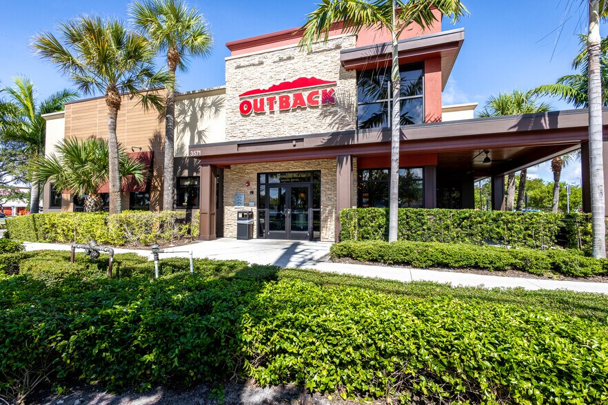 3559 N Federal Hwy, Pompano Beach, FL à louer - Photo du bâtiment - Image 3 de 5