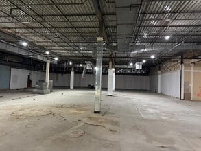 2001 MacArthur Blvd, Whitehall, PA for lease Interior Photo- Image 2 of 7