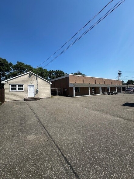 65-71 Sycamore St, Patchogue, NY à vendre - Photo du bâtiment - Image 3 de 23