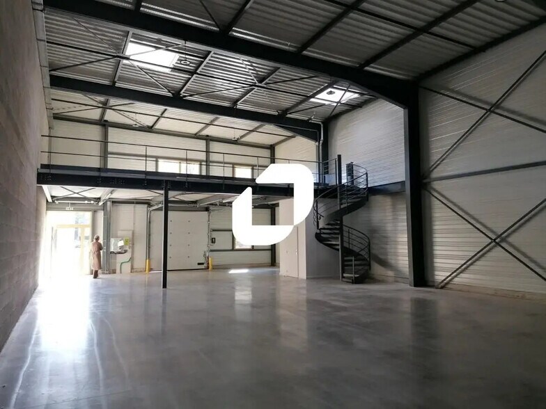 Local d'activités dans Saint-Genis-Laval à vendre - Photo intérieure - Image 2 de 16