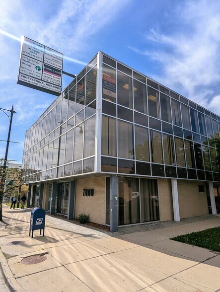 7000 W North Ave, Chicago, IL à louer - Photo du bâtiment - Image 2 de 18