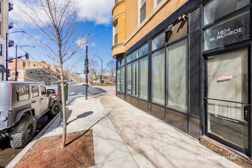 32-38 S Ashland Ave, Chicago, IL for lease - Building Photo - Image 2 of 3