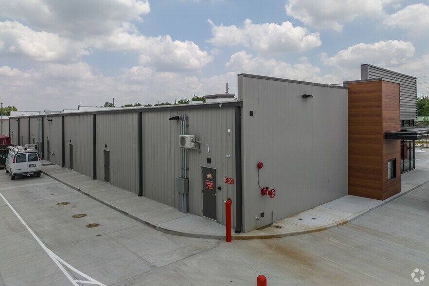 22525 Hufsmith - Kohrville Rd, Tomball, TX à louer - Photo du bâtiment - Image 3 de 16