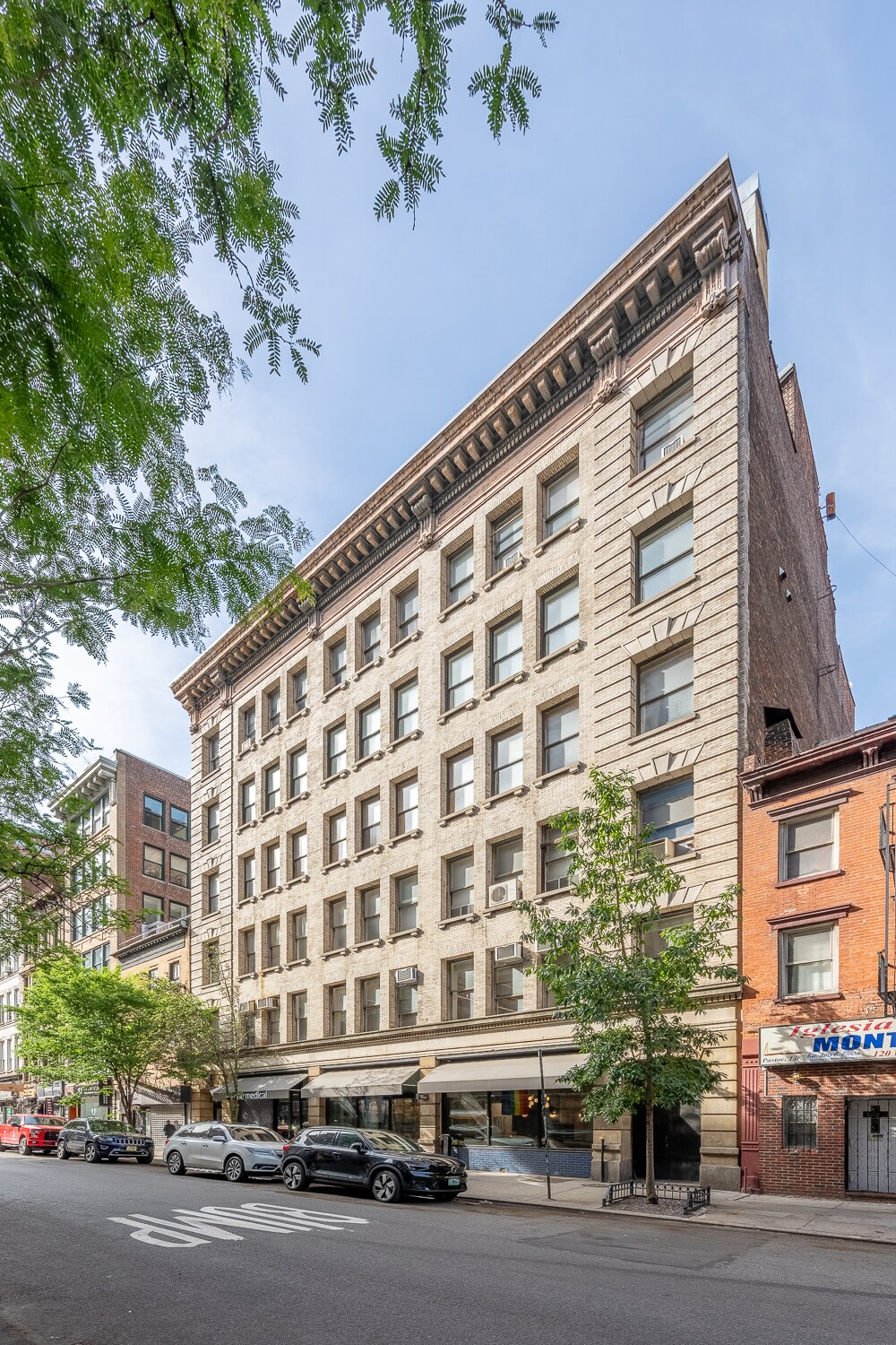 114 W 17th St, New York, NY à vendre Photo du bâtiment- Image 1 de 8