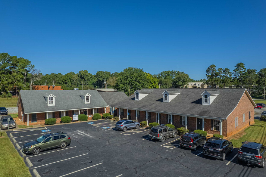 679 Hospital Rd, Commerce, GA for lease - Primary Photo - Image 1 of 17