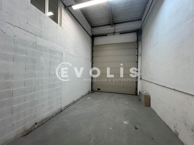 Local d'activités dans Moissy-Cramayel à vendre - Photo intérieure - Image 2 de 11