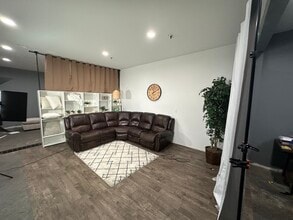 112-118 Jones St, Fuquay Varina, NC for lease Interior Photo- Image 1 of 12