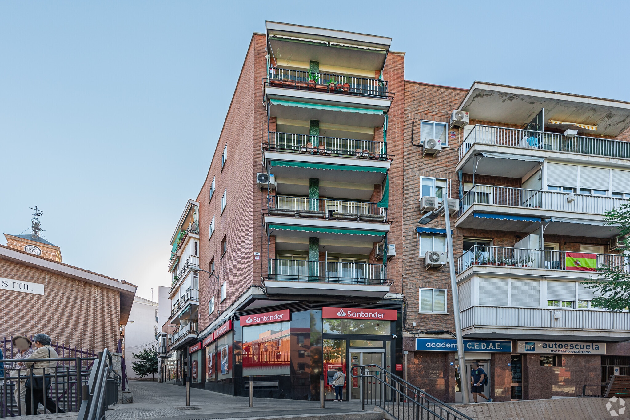 Calle Plaza Emperatriz, 9, Madrid, Madrid for sale Primary Photo- Image 1 of 3