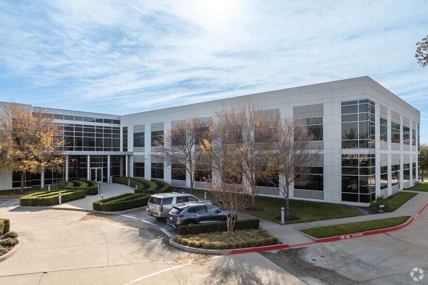 5550 Granite Pky, Plano, TX à louer - Photo du bâtiment - Image 3 de 14