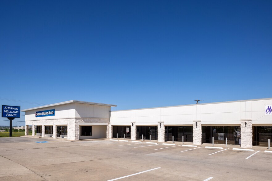 2817 Alta Mere Dr, Fort Worth, TX for lease - Building Photo - Image 1 of 15