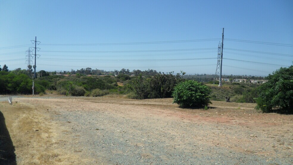 945 E J St, Chula Vista, CA à vendre - Photo du bâtiment - Image 3 de 14