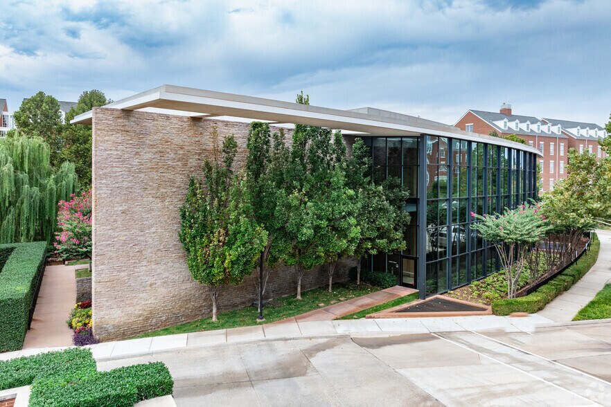 6225 N Classen Blvd, Oklahoma City, OK à vendre - Photo principale - Image 1 de 6