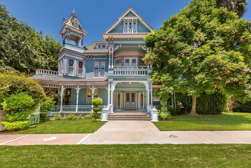 2064 Orange Tree Ln, Redlands, CA à vendre - Photo principale - Image 2 de 91