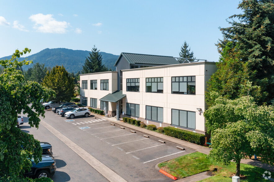 165 Ne Juniper St, Issaquah, WA for lease - Building Photo - Image 1 of 7