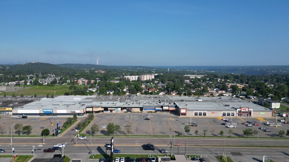 1324 Boul Talbot, Chicoutimi, QC à louer - Photo du bâtiment - Image 3 de 7