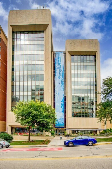 316 W Washington Ave, Madison, WI à louer - Photo du bâtiment - Image 1 de 13