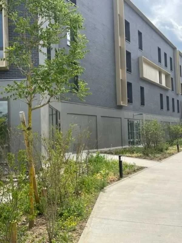 Office in Guyancourt for sale Building Photo- Image 1 of 16