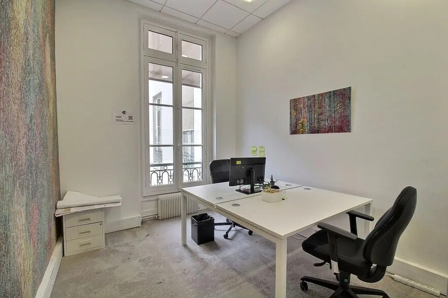 Office in Paris for lease - Interior Photo - Image 2 of 5