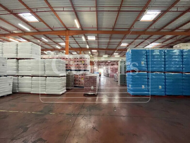 Industrial in Tarascon for lease - Interior Photo - Image 1 of 6