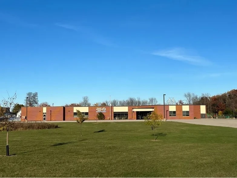 3994 Wequiock Rd, Green Bay, WI for lease - Building Photo - Image 2 of 18