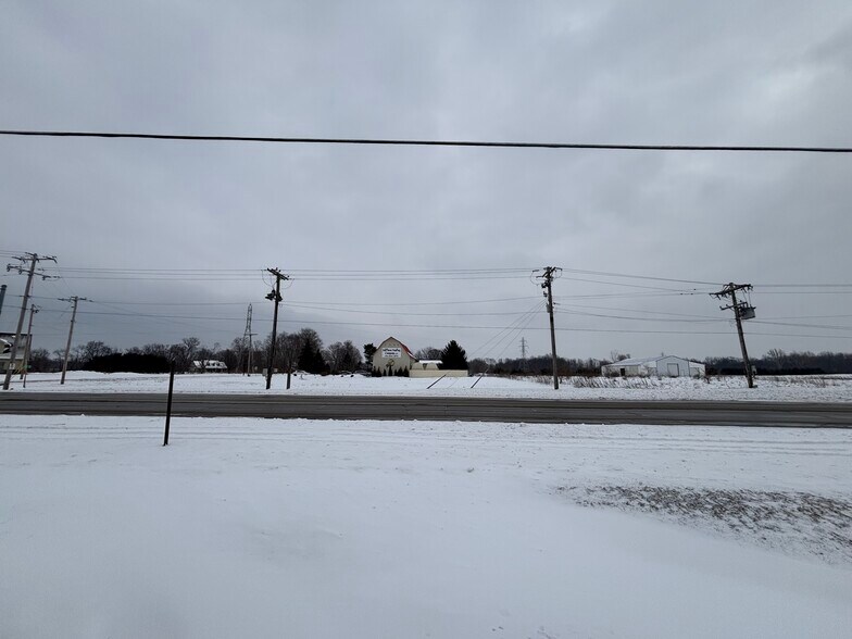 8049 E 500 N, Leesburg, IN à vendre - Photo du bâtiment - Image 3 de 4