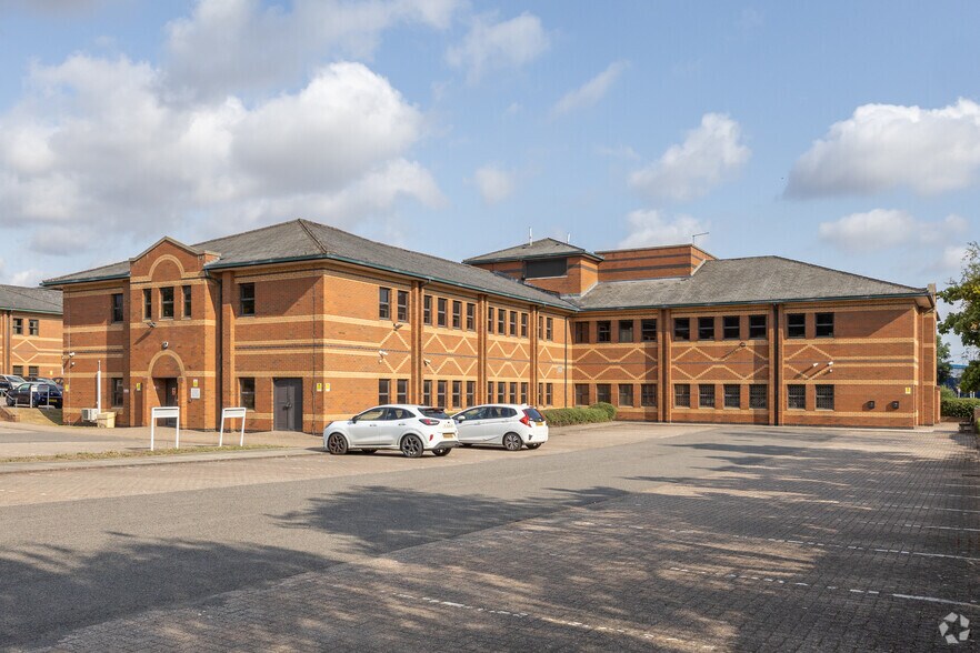 Summerhouse Rd, Northampton à louer - Photo du bâtiment - Image 3 de 6