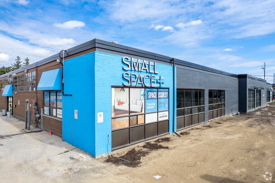 126 Tycos Dr, Toronto, ON for lease - Building Photo - Image 2 of 3